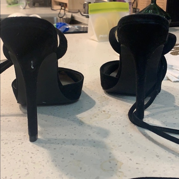 Black heels - Picture 3 of 3